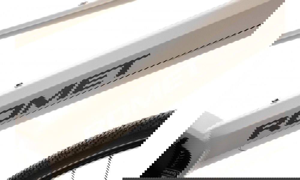 Rower crossowy elektryczny Romet e-Orkan D2.0 2024 - srebrny