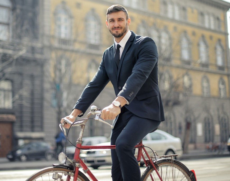 Mobilność w mieście. 5 powodów, dlaczego warto przesiąść się z czterech kółek na rower miejski 